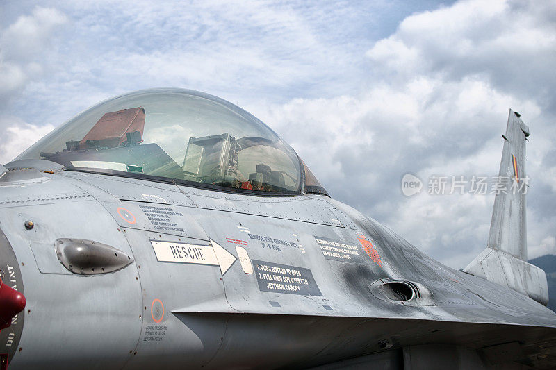 F-16战斗机驾驶舱特写