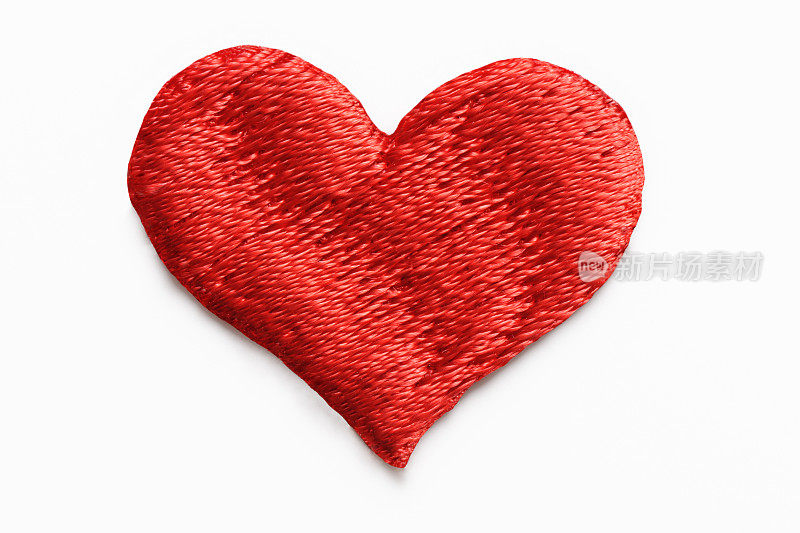 孤立的红色心形刺绣在白色的背景