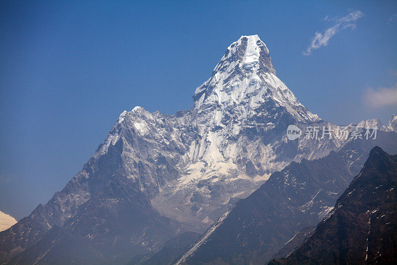 尼泊尔喜马拉雅山阿玛达布拉姆峰