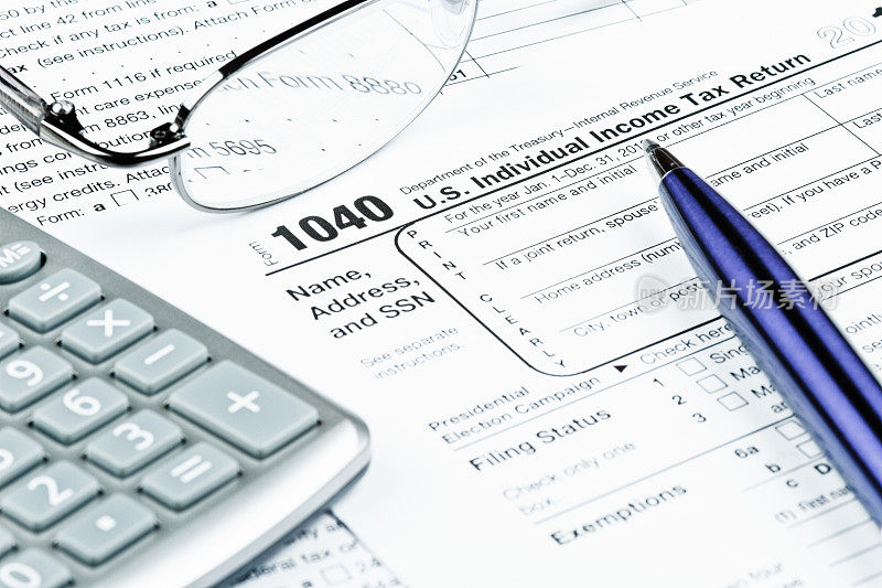 美国1040税单(带计算器和笔)