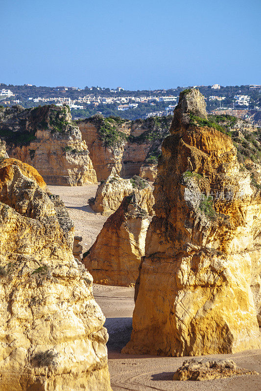 三座城堡的海滩。Portimao，阿尔加维，葡萄牙。