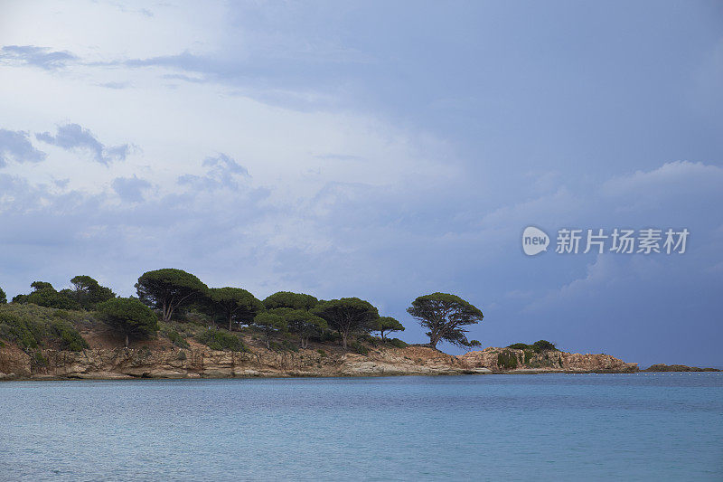 科西嘉海岸前雷雨