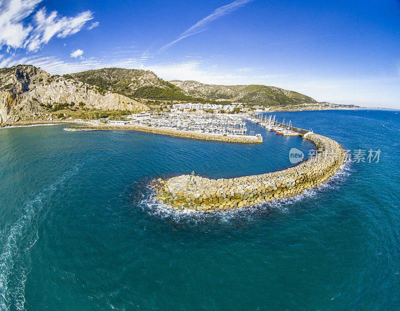 防波堤港鸟瞰图海加泰罗尼亚西班牙地中海港
