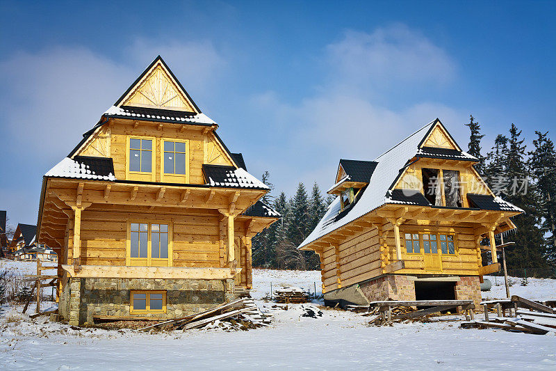 正在建造的小木屋