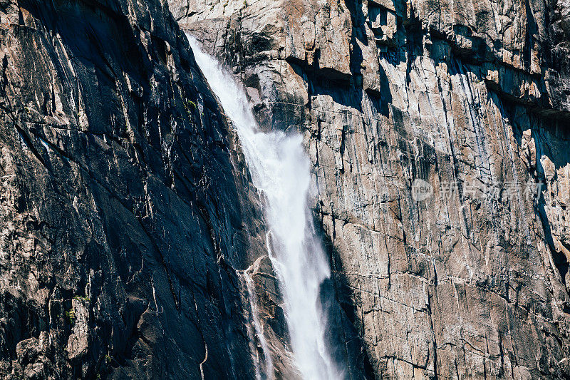 约塞米蒂瀑布和花岗岩，加利福尼亚