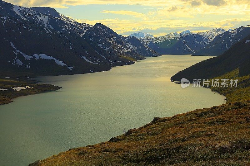 贝塞根，在绿松石湖Gjende日落，Jotunheimen，挪威-斯堪的纳维亚