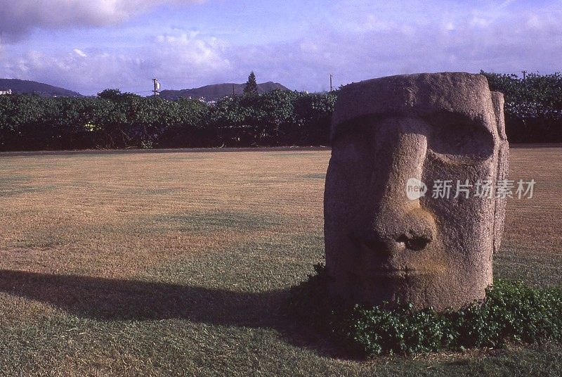 夏威夷檀香山公园复活节岛的大型石雕