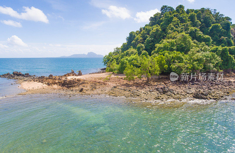 鸟瞰泰国南部的海景和海岸线