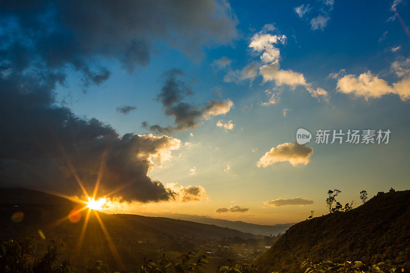 日落在高山景观