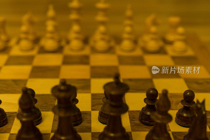象棋的起始位置从黑棋的侧面看