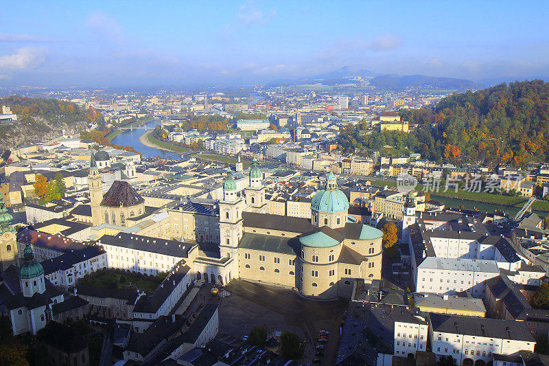 萨尔茨堡-城市的天际线，塔楼和穹顶，从上面的日出，奥地利
