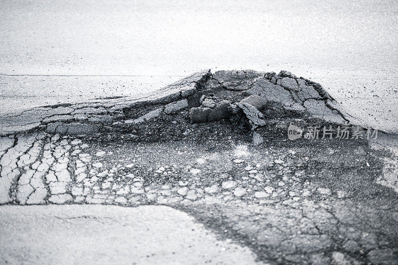 破碎的道路