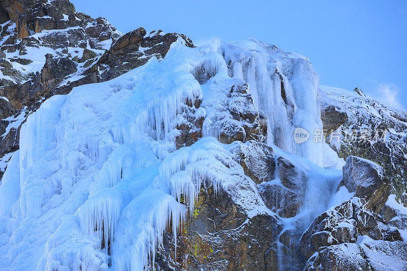 山顶的高山景观。意大利阿尔卑斯山滑雪场。航道Tonale。意大利、欧洲。