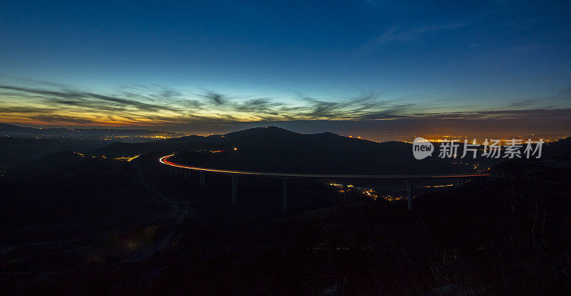 黄昏时分的克尼卡尔高架桥，斯洛文尼亚利托拉尔