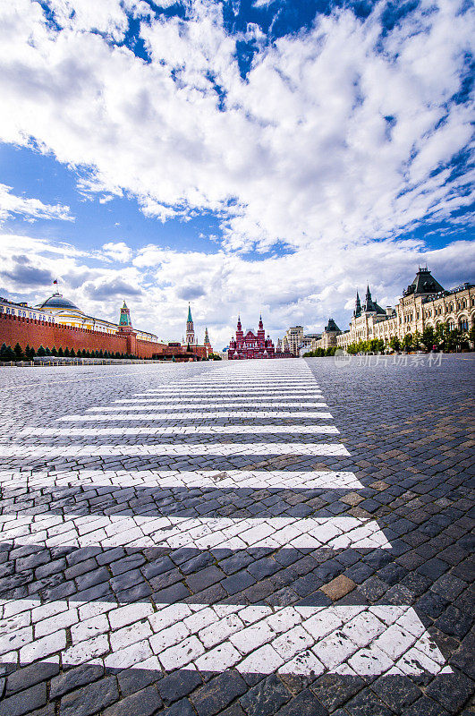 低角度的红场和历史博物馆在莫斯科，俄罗斯