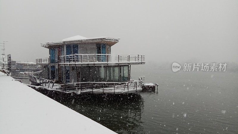 多瑙河上的雪