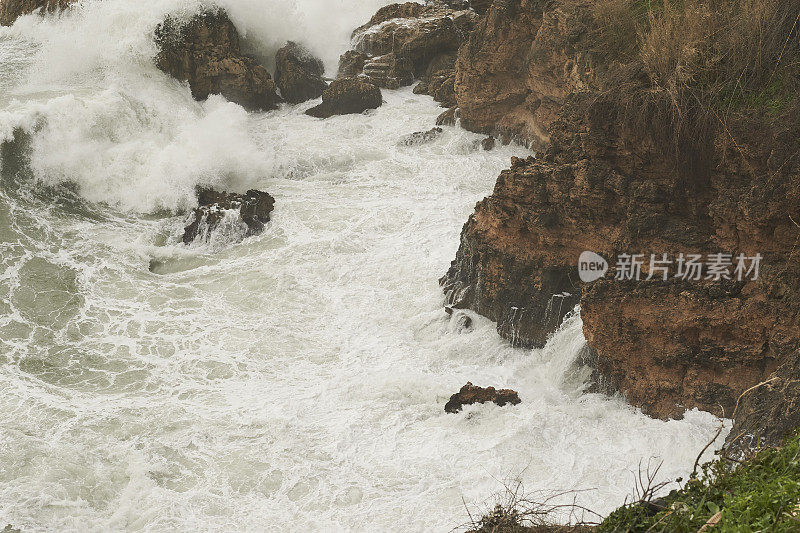 风暴期间的海浪