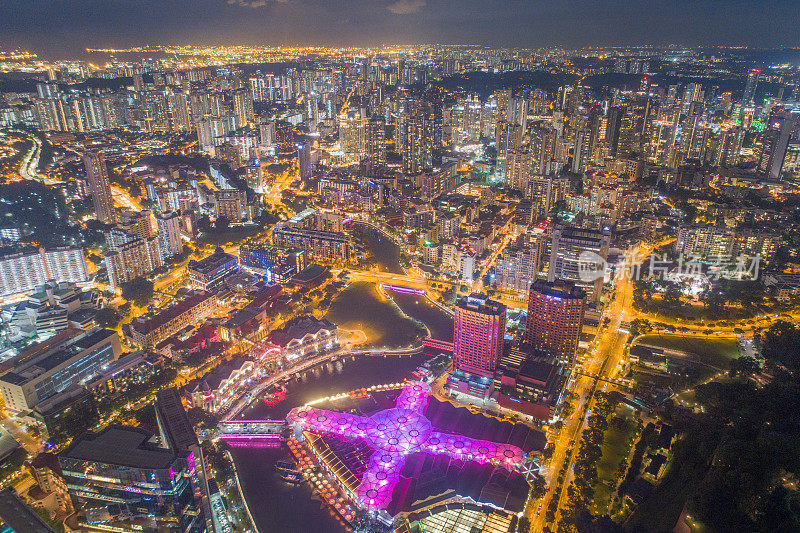 鸟瞰图新加坡天际线和滨海湾全景，码头是新加坡的经济中心，这里有新加坡中心的所有建筑