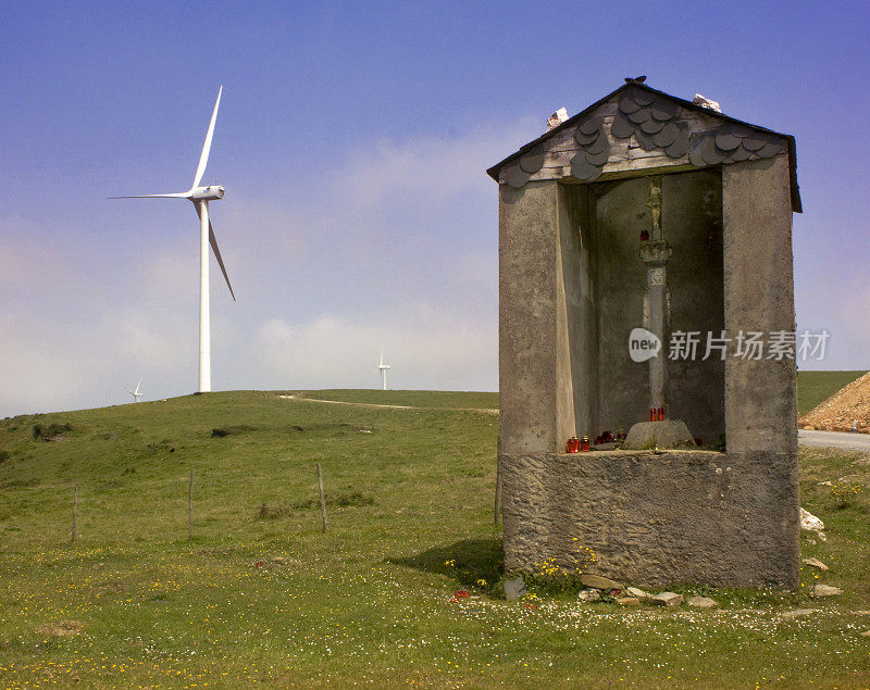 西班牙加利西亚的卢戈省，菲乌科广场，小教堂和cruceiro。