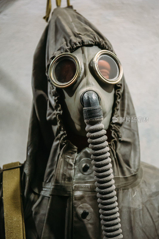 老式苏联防毒面具和放射性防护服