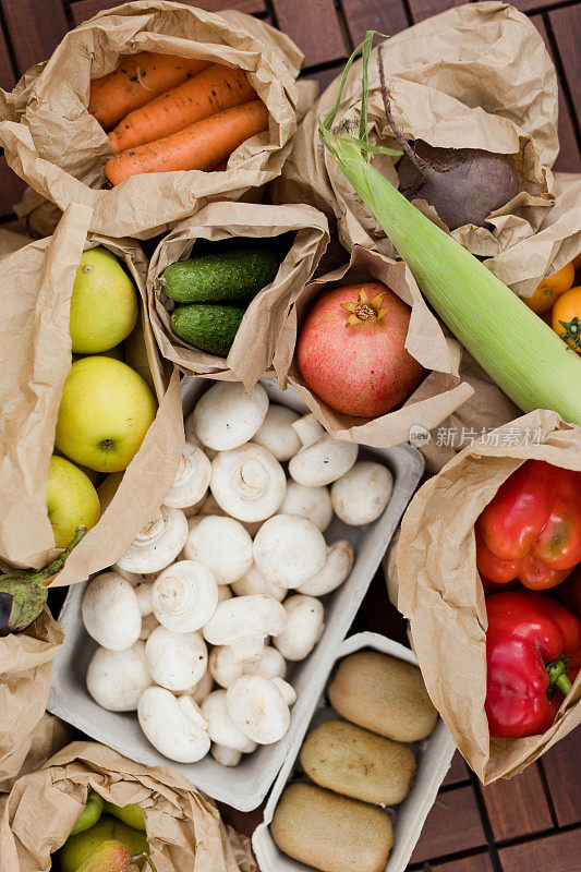 新鲜市场送货，水果和蔬菜
