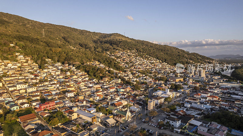 山区、海区公路、居民楼