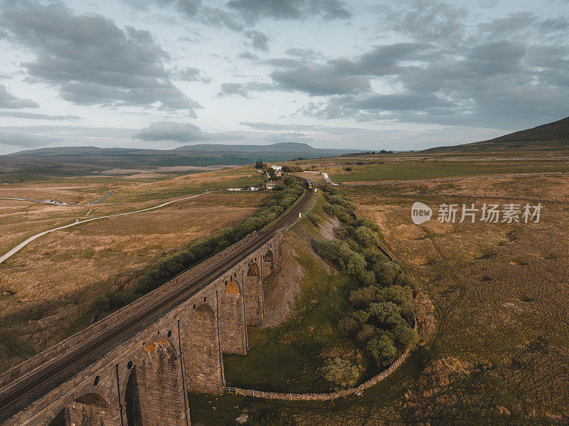 日落在里布尔海德高架桥，约克郡，英格兰，英国