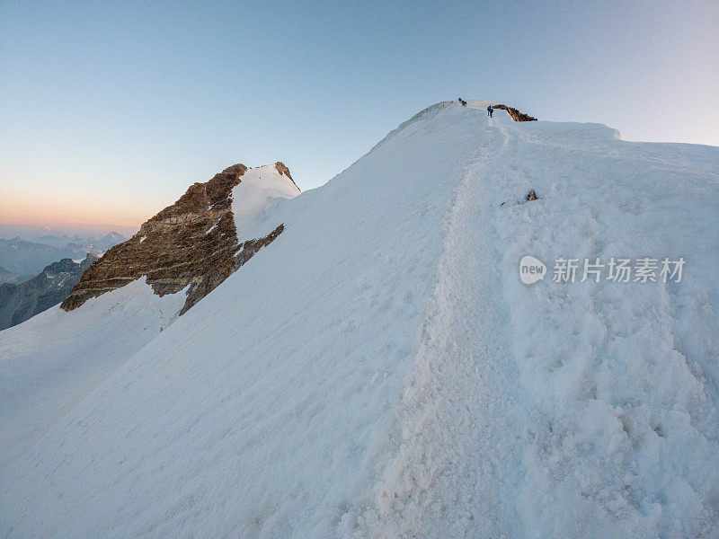 瑞士的雪山山脊