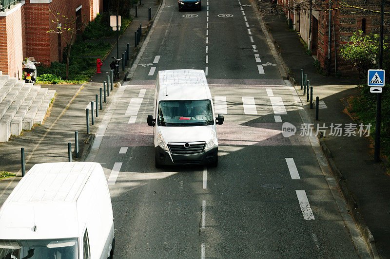 城市里的送货车