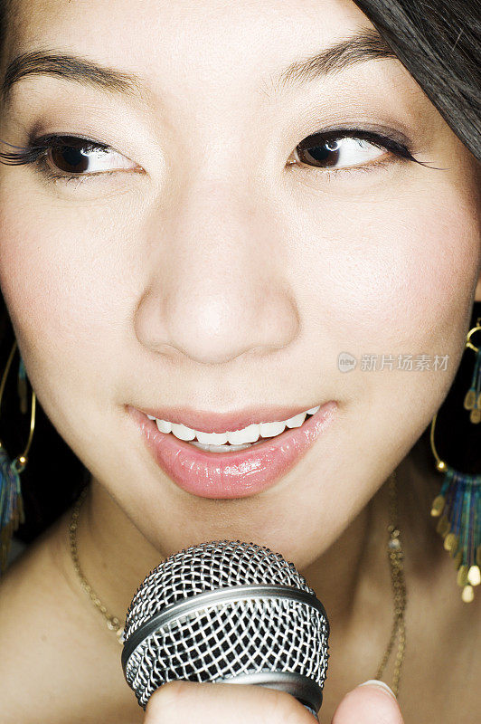 美丽的亚洲歌手