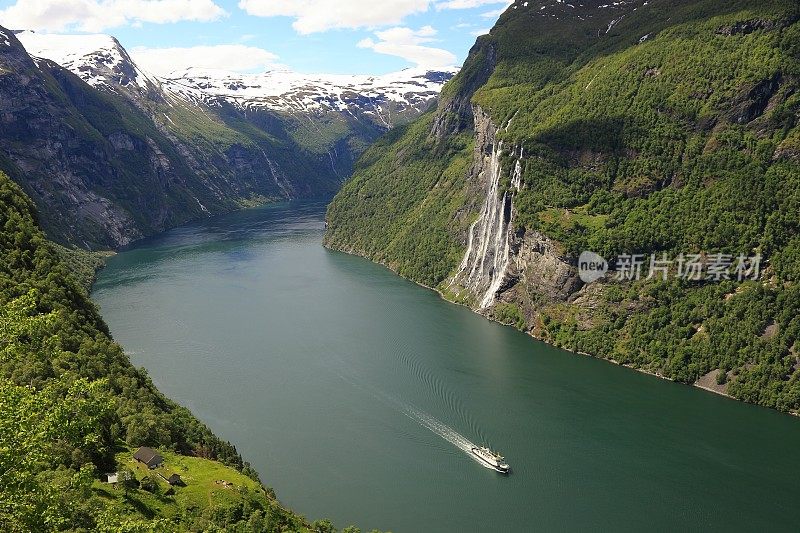 绿色盖兰格峡湾和游船-挪威，斯堪的纳维亚