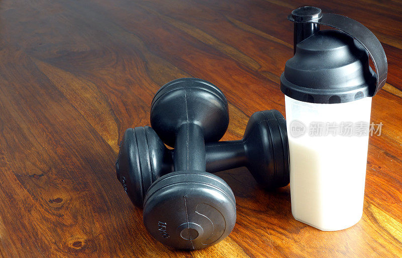 锻炼后的蛋白质奶昔