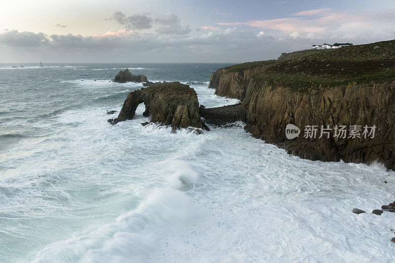 当大海波涛汹涌的时候，康沃尔庄园就结束了