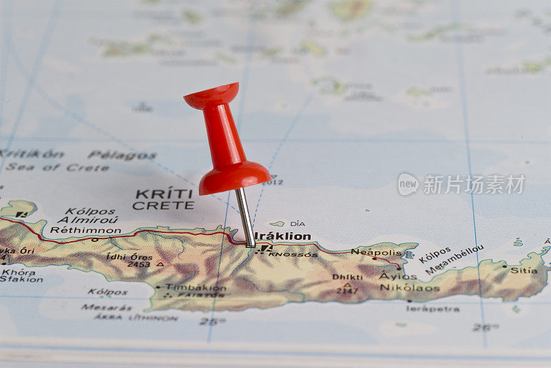 在地图上用红色图钉标出的伊拉克克里特岛