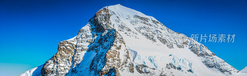 雪山山顶全景冬季山对蓝天瑞士