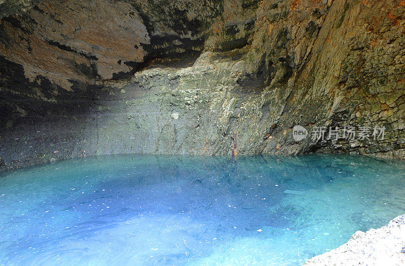 鲁伯隆:芳丹-德-沃克卢兹和索格河