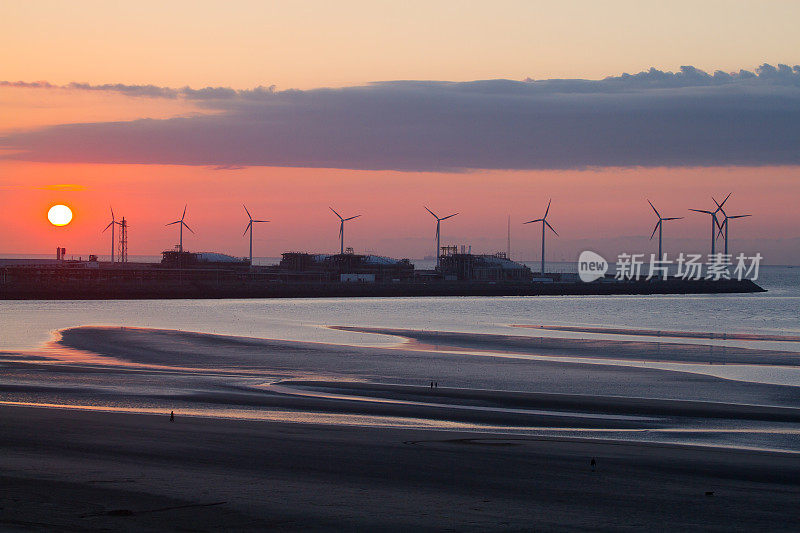 比利时诺克海滩上的日落。