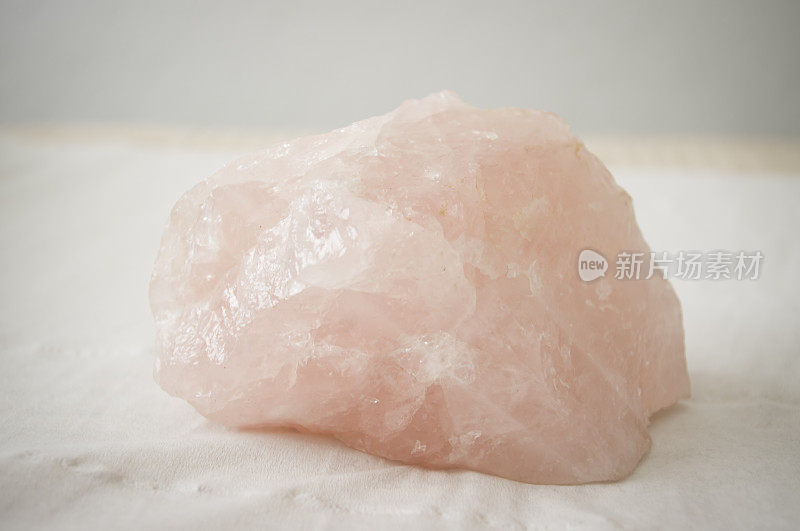 大型粉红玫瑰石英水晶宝石