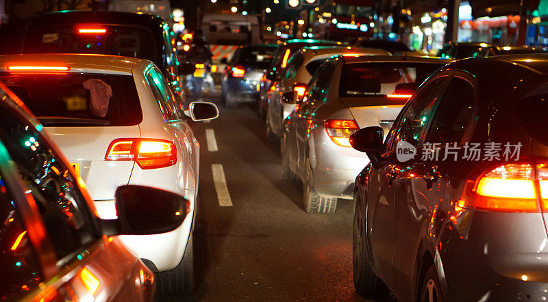 伦敦市中心的夜间交通堵塞