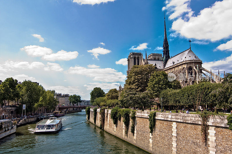 巴黎圣母院和塞纳河，法国