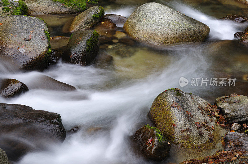 岩石和流水