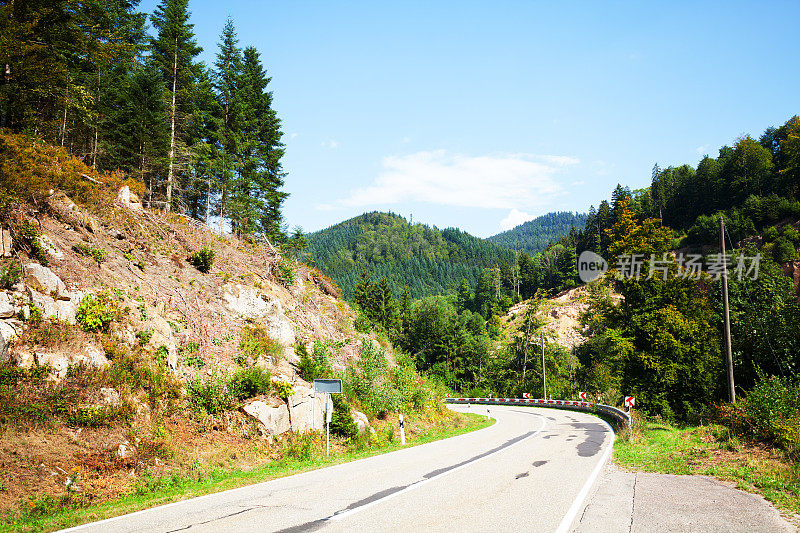 Murgtal山谷462号公路的弯道