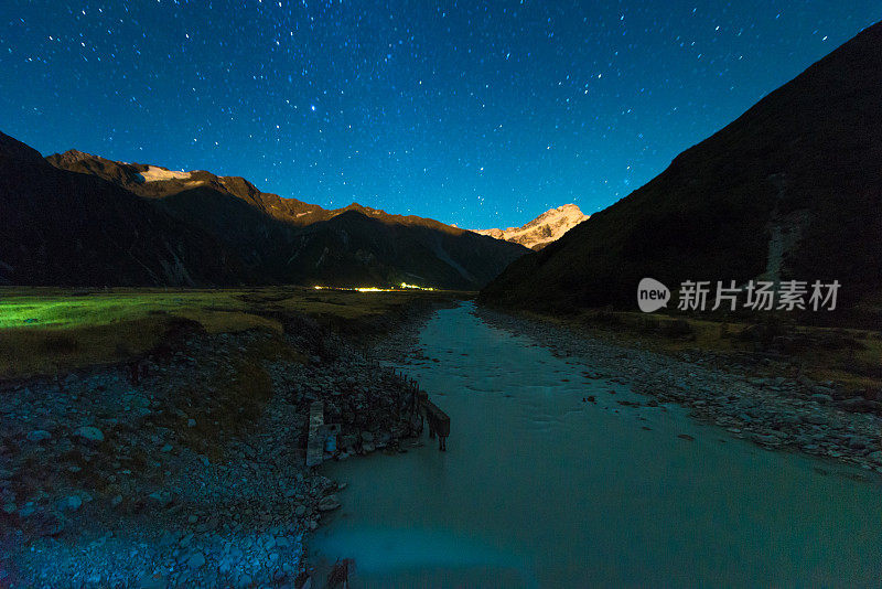 新西兰库克山星光下的夜晚。