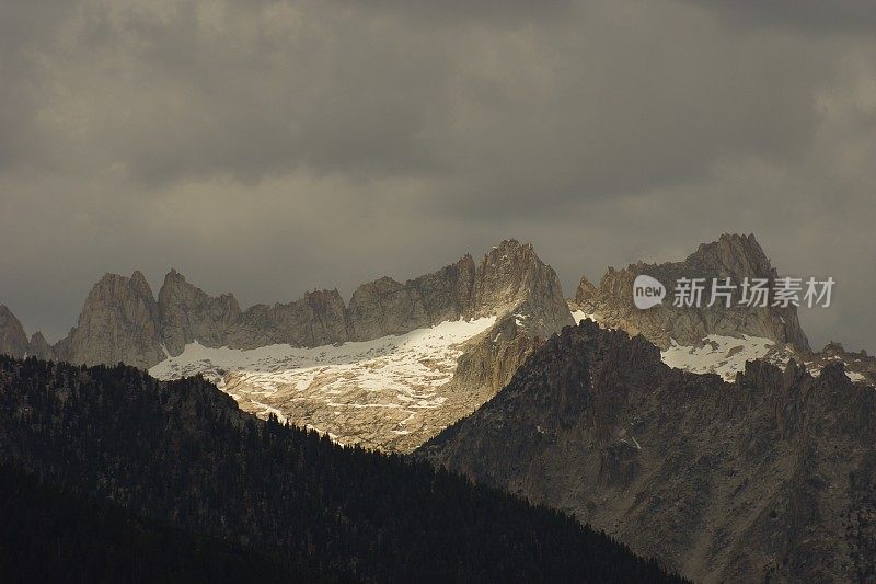 约塞米蒂的锯齿山脊