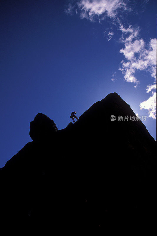 登山者在山