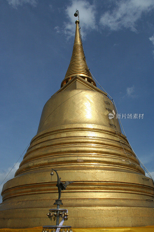 金色的山