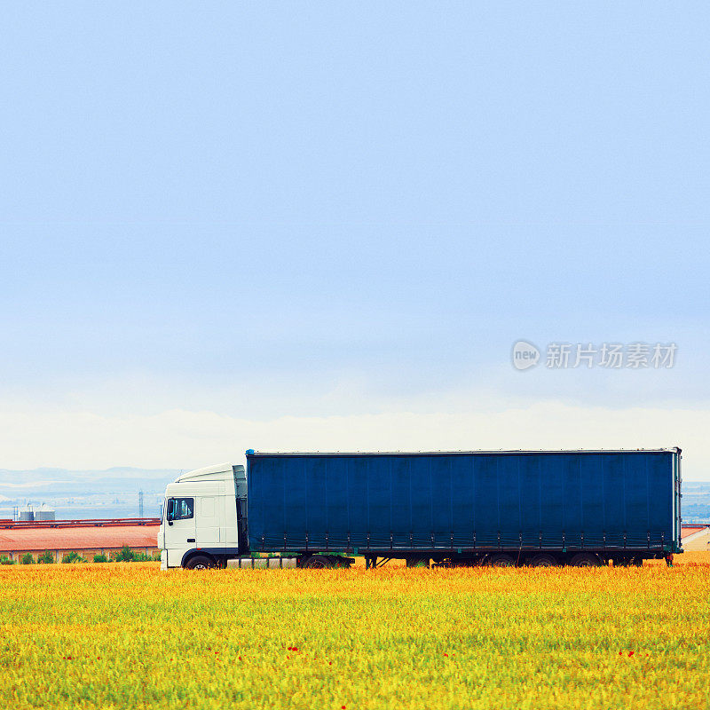 高速公路上的半卡车