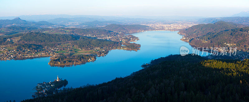 在Karnten的Worthersee