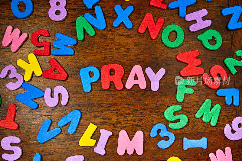 祈祷词概念与彩色字母