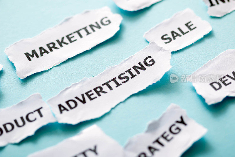 纸片与成功商业概念字广告